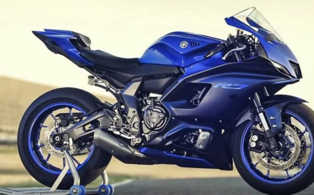 Ecco le prime immagini della Yamaha R7 2022 Motospia